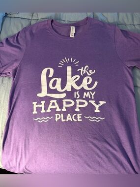 THE LAKE IS MY HAPPY PLACE T-Shirt in Pretty Purple 💜 Sz M